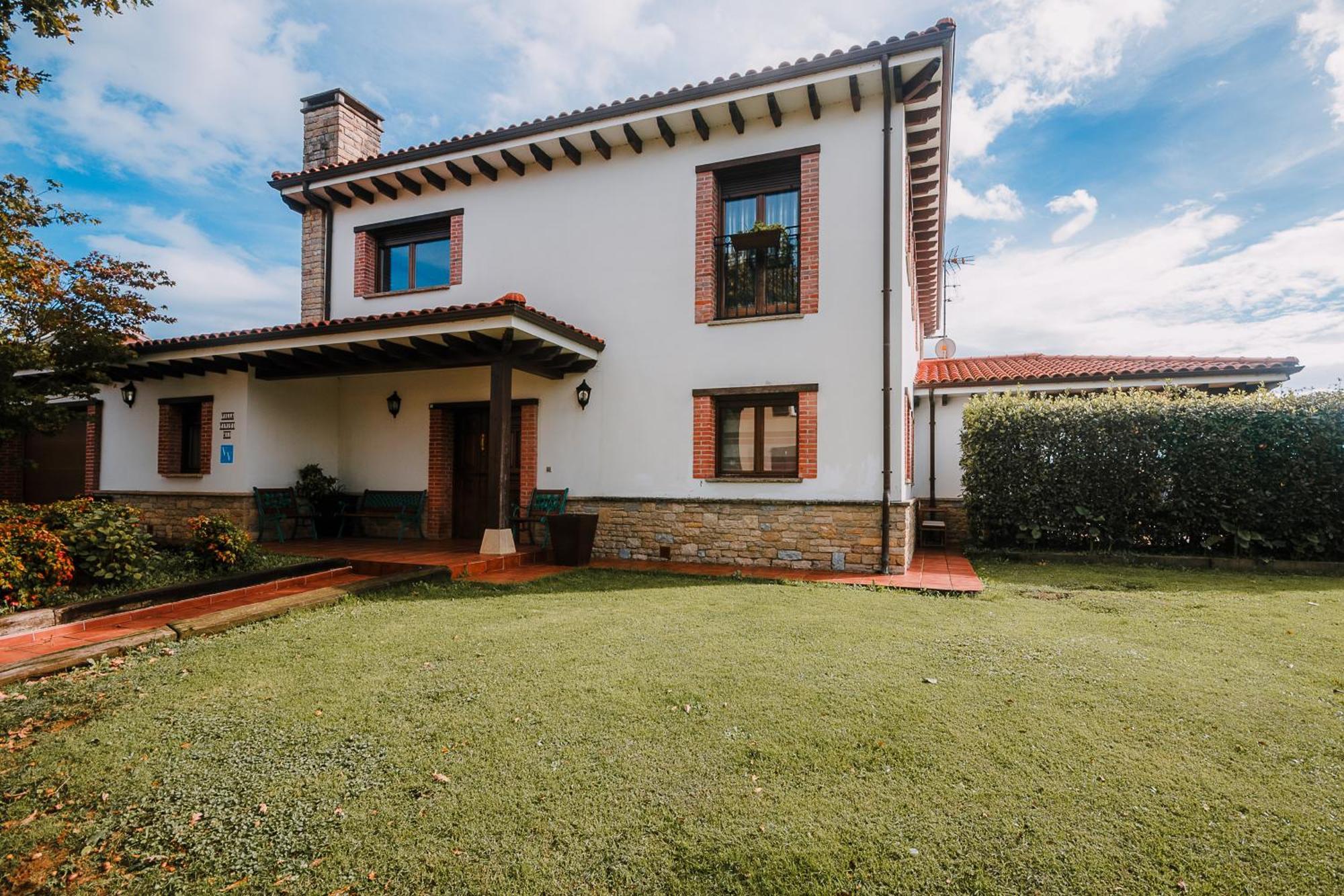 Villa Tiviti Oviedo Exterior photo