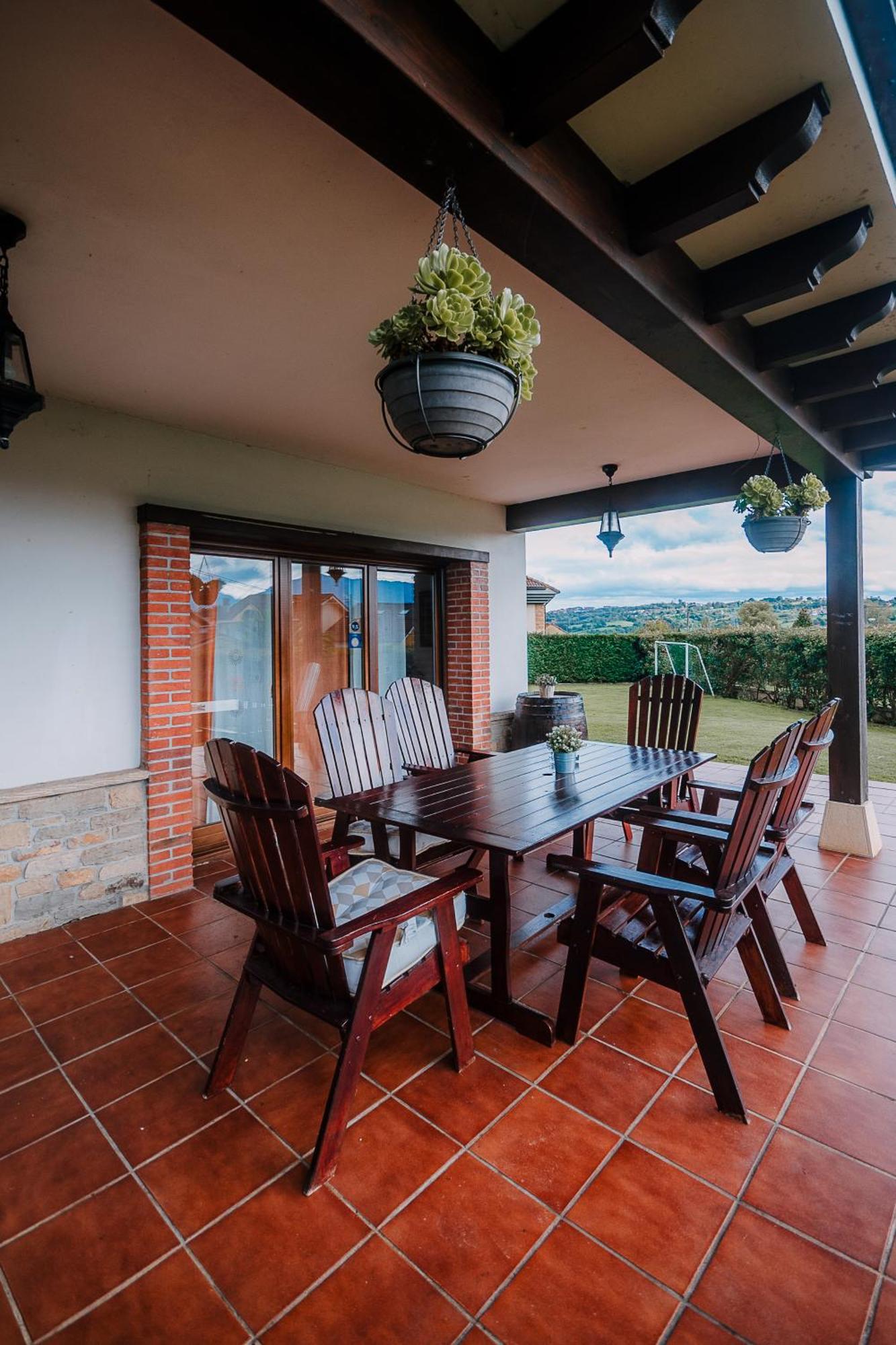 Villa Tiviti Oviedo Exterior photo