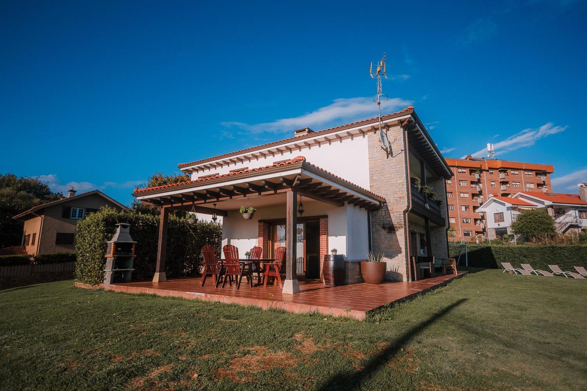 Villa Tiviti Oviedo Exterior photo